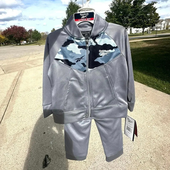 Reebok NWT Boys 2‎ Piece Grey Full Zip Track Jacket & Jogger Pants Set Size 2T - Picture 5 of 13